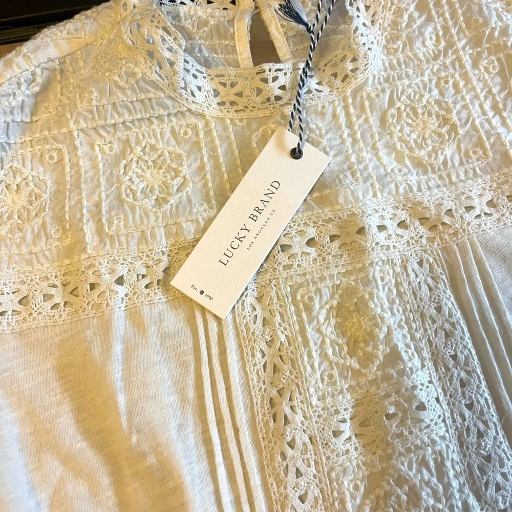 Lucky Brand Ivory Crochet Trimmed Cotton Slub Top SIZE SMALL - Picture 2 of 5
